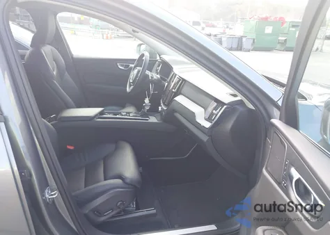 2020 Volvo Xc60 T5 Inscription z USA, uszkodzony, nr VIN YV4102DL2L1565298